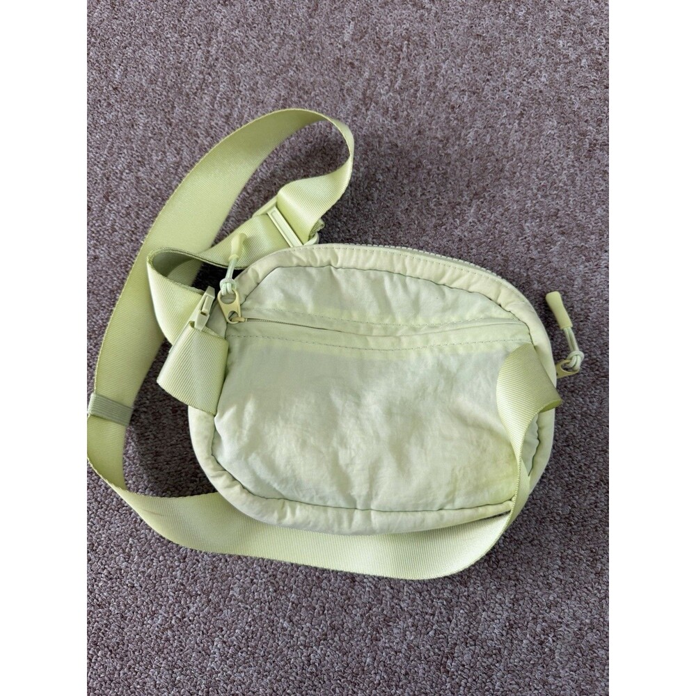Gaiam Waist Pack  Crossbody Belt Bag Fanny Pack NWT - Picture 5 of 5